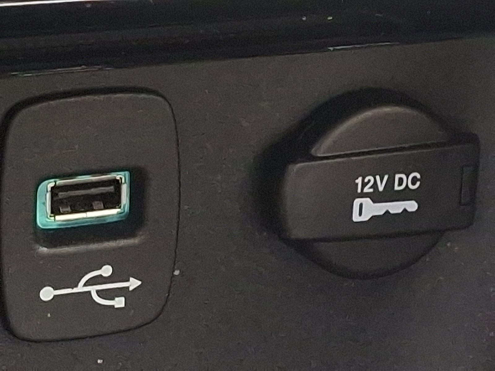 2013 Chrysler 200 Limited