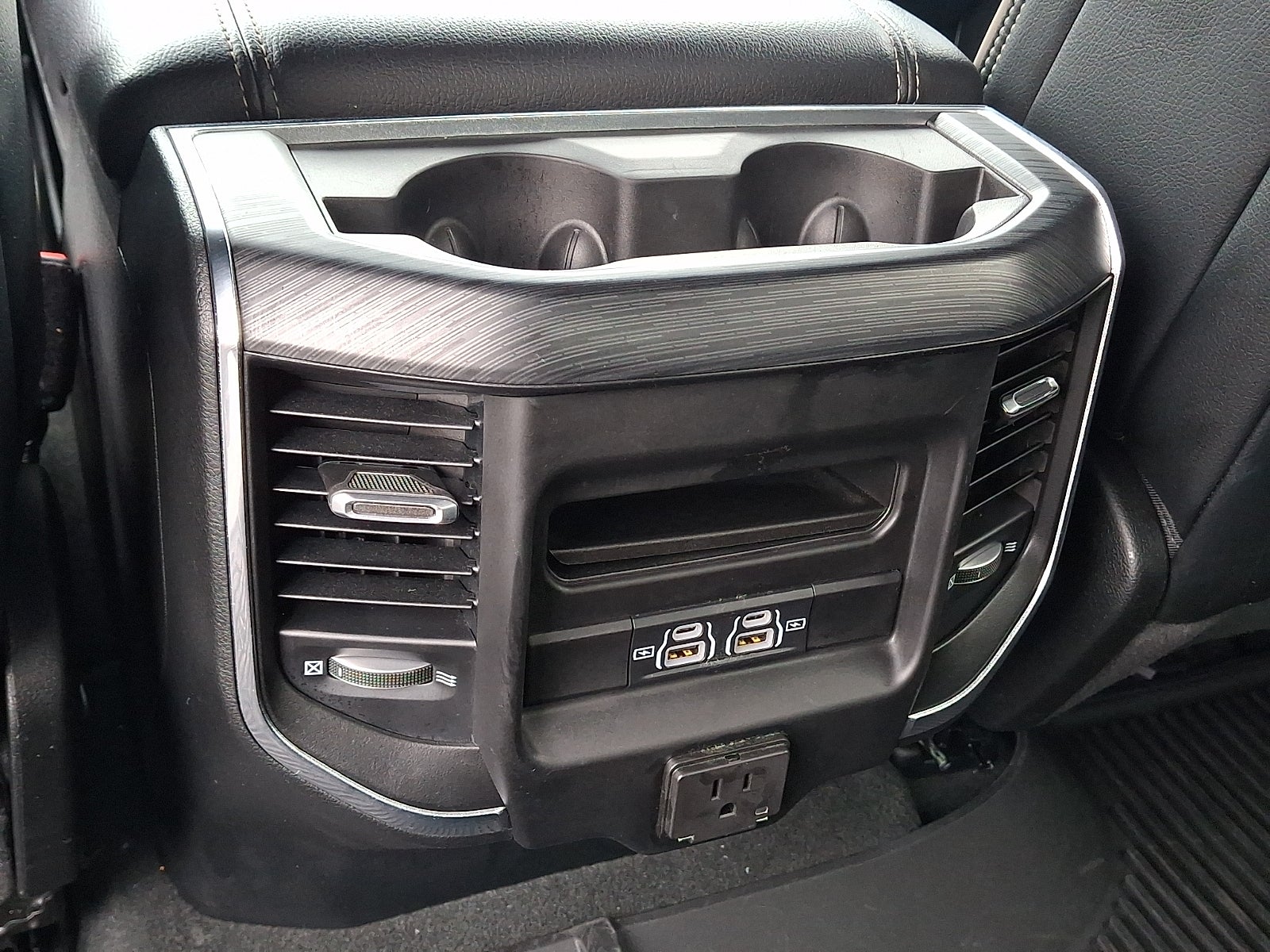 2023 RAM 1500 Laramie Crew Cab 4x4 5'7" Box