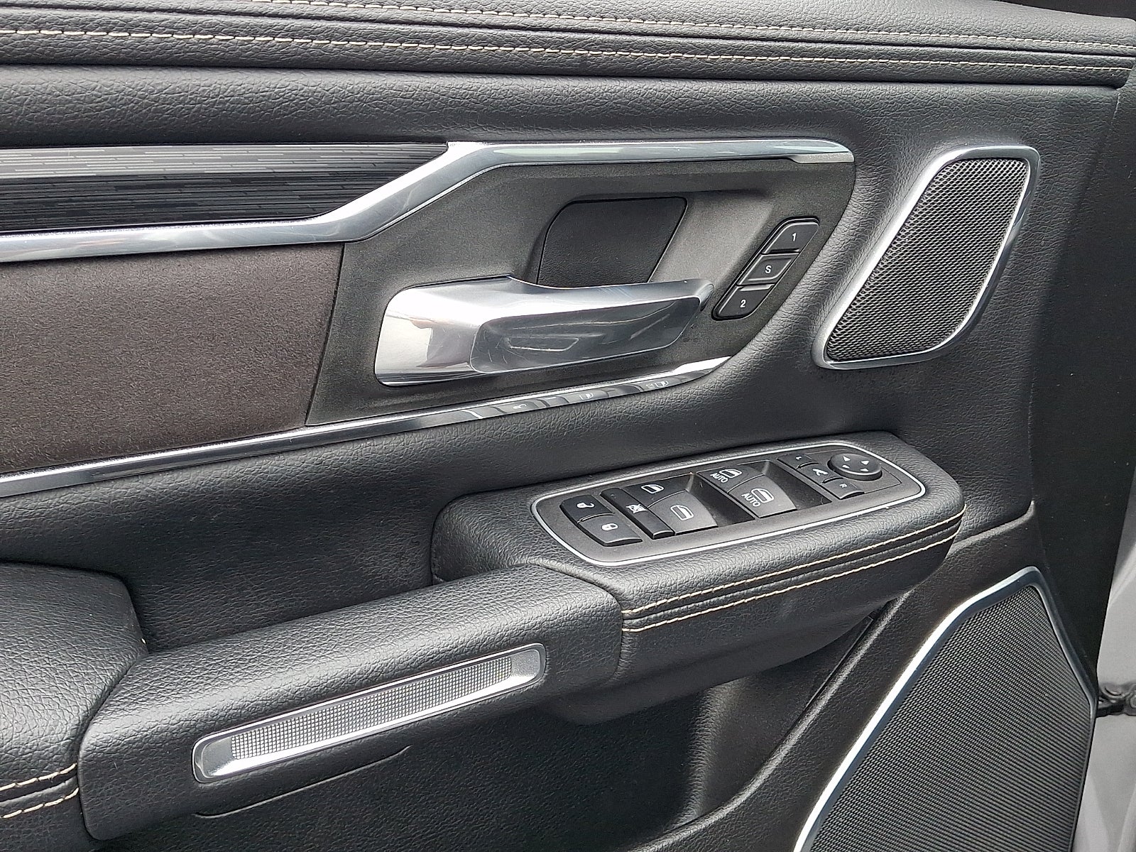 2023 RAM 1500 Laramie Crew Cab 4x4 5'7" Box