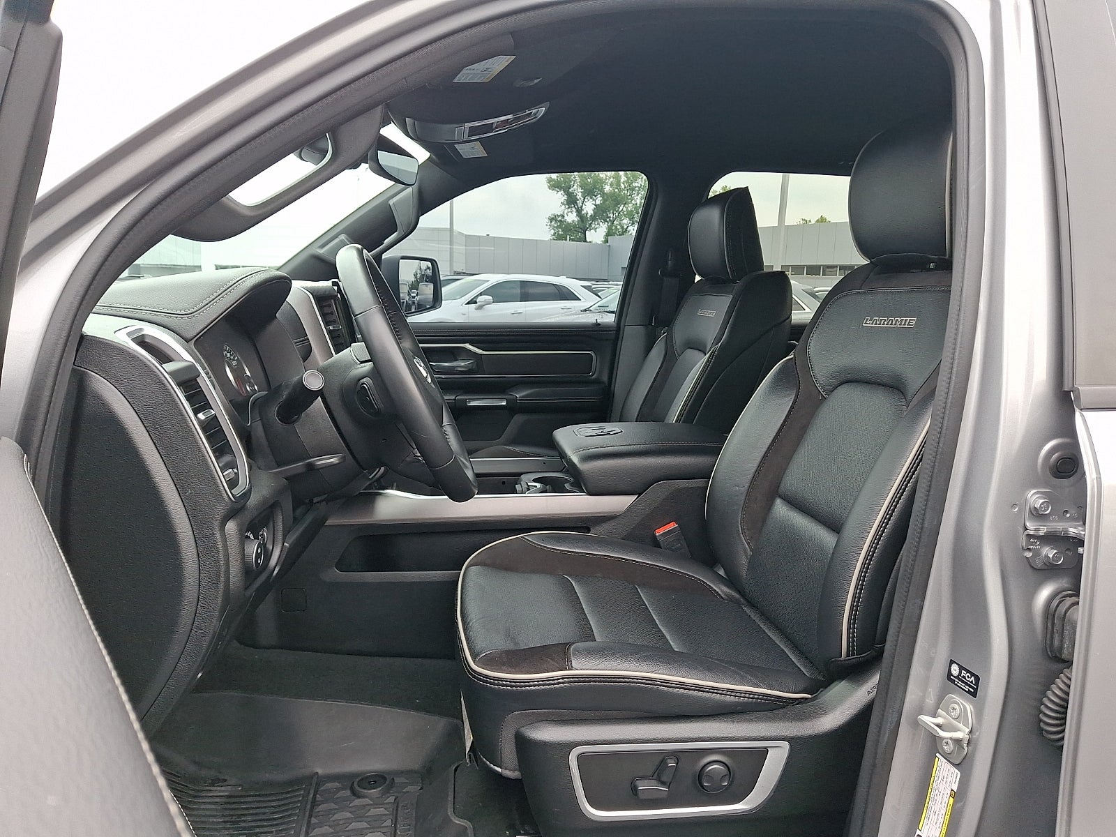 2023 RAM 1500 Laramie Crew Cab 4x4 5'7" Box