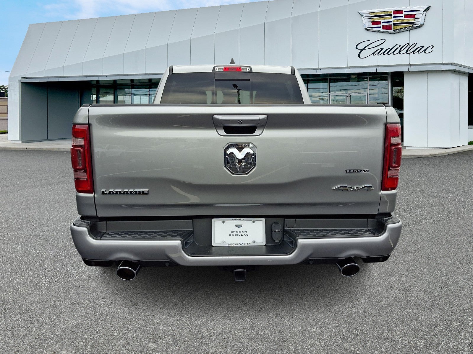 2023 RAM 1500 Laramie Crew Cab 4x4 5'7" Box
