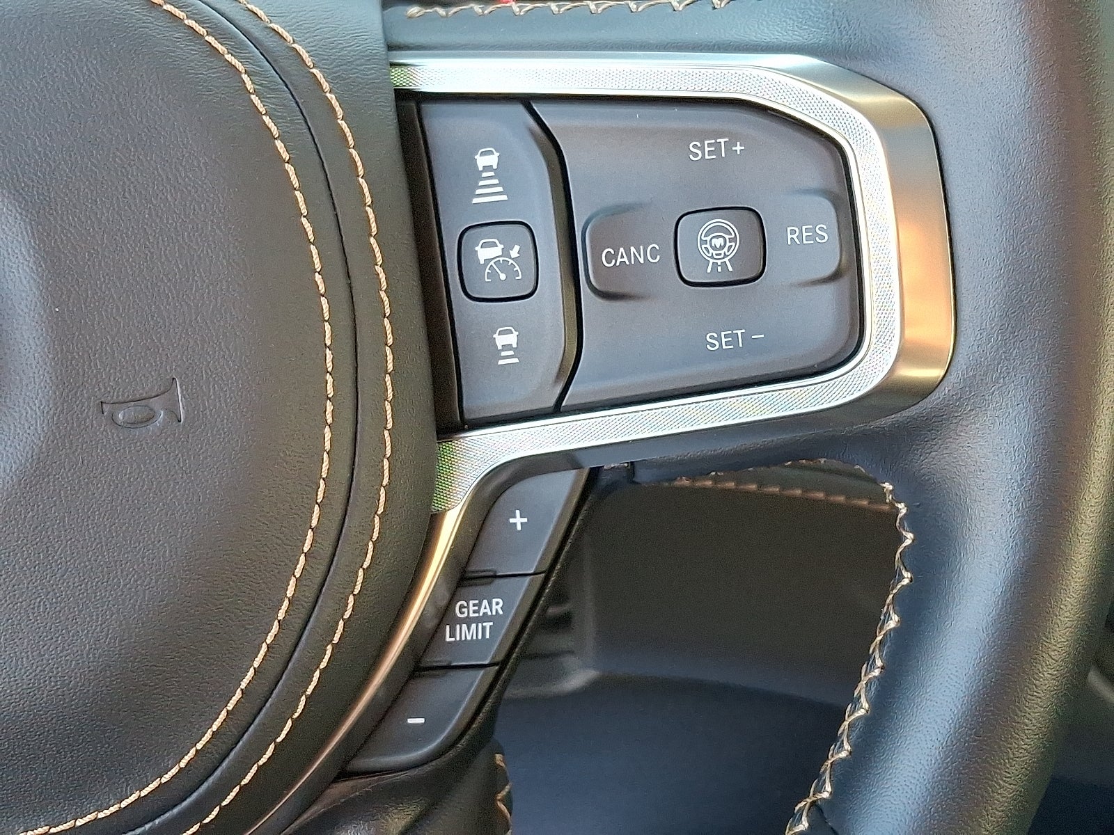 2025 RAM 1500 Tungsten Crew Cab 4x4 5'7" Box