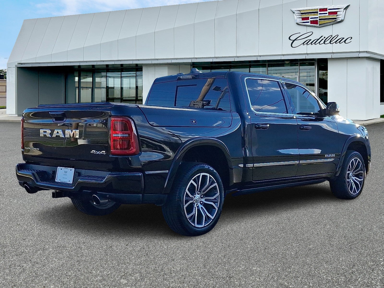2025 RAM 1500 Tungsten Crew Cab 4x4 5'7" Box