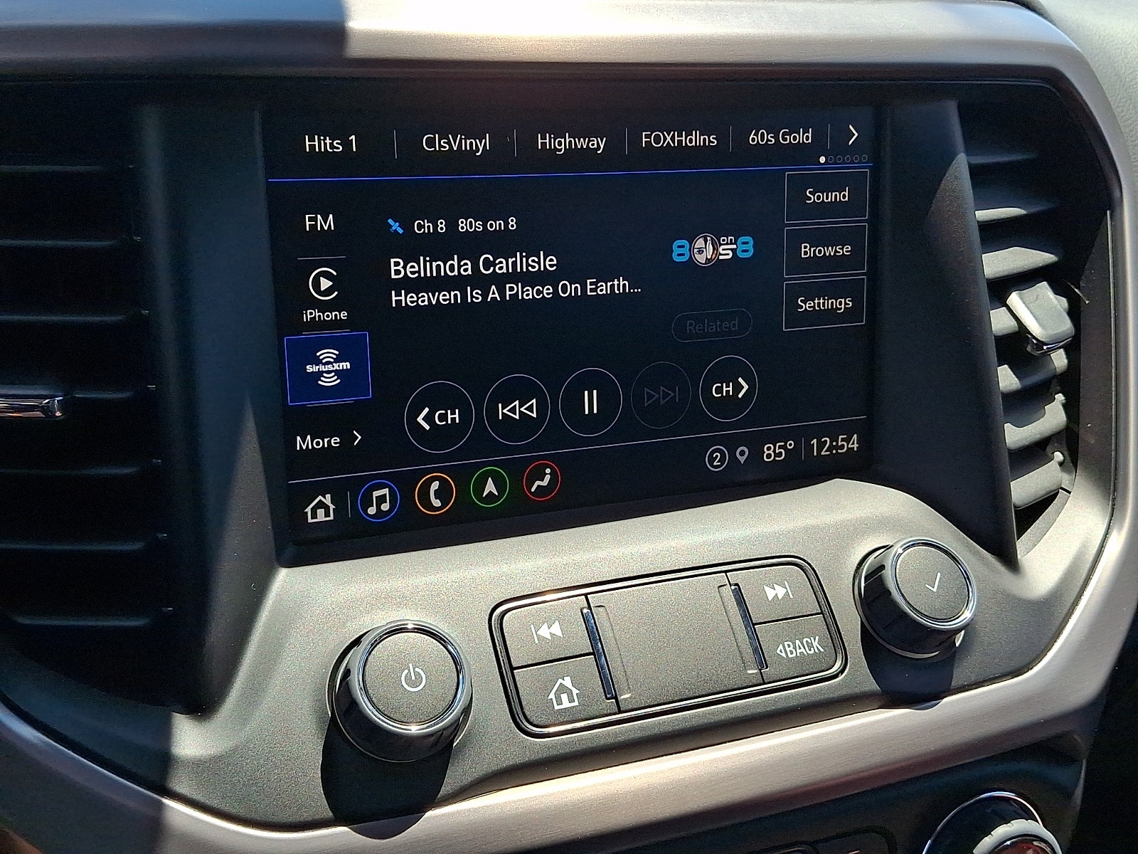 2023 GMC Acadia AT4