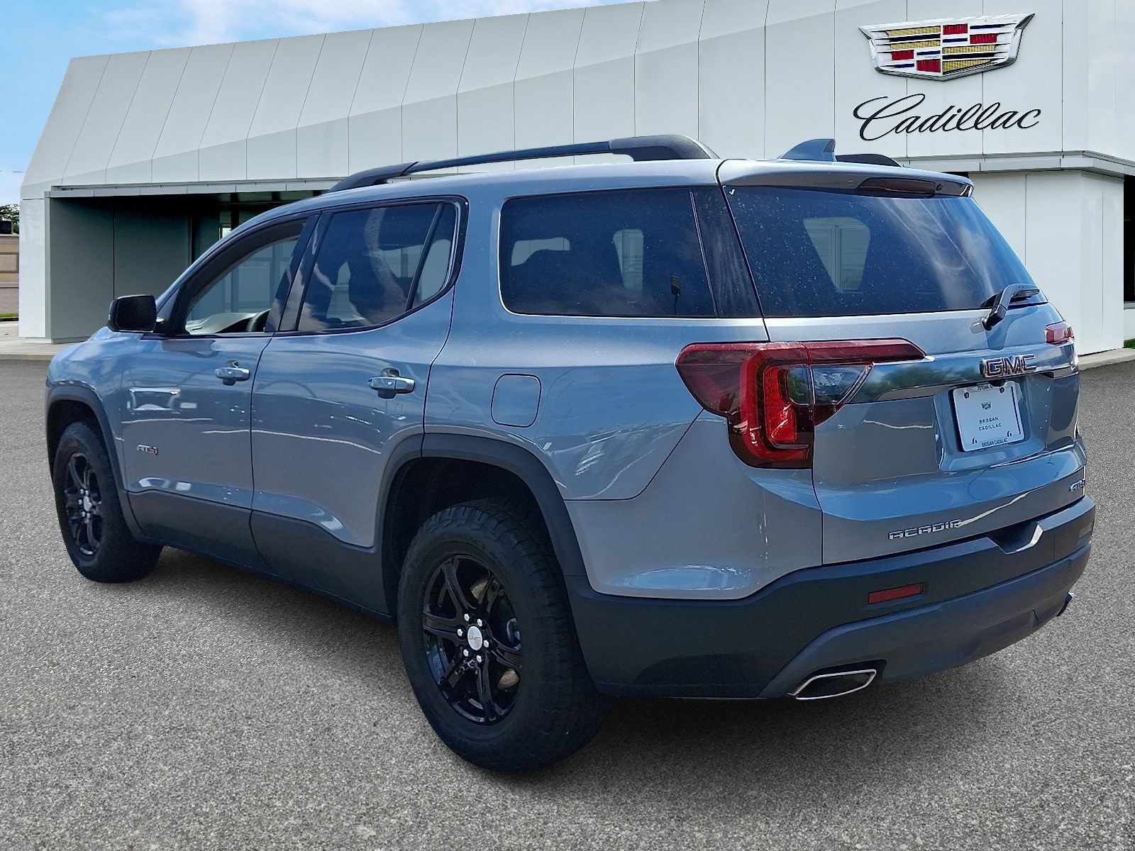 2023 GMC Acadia AT4