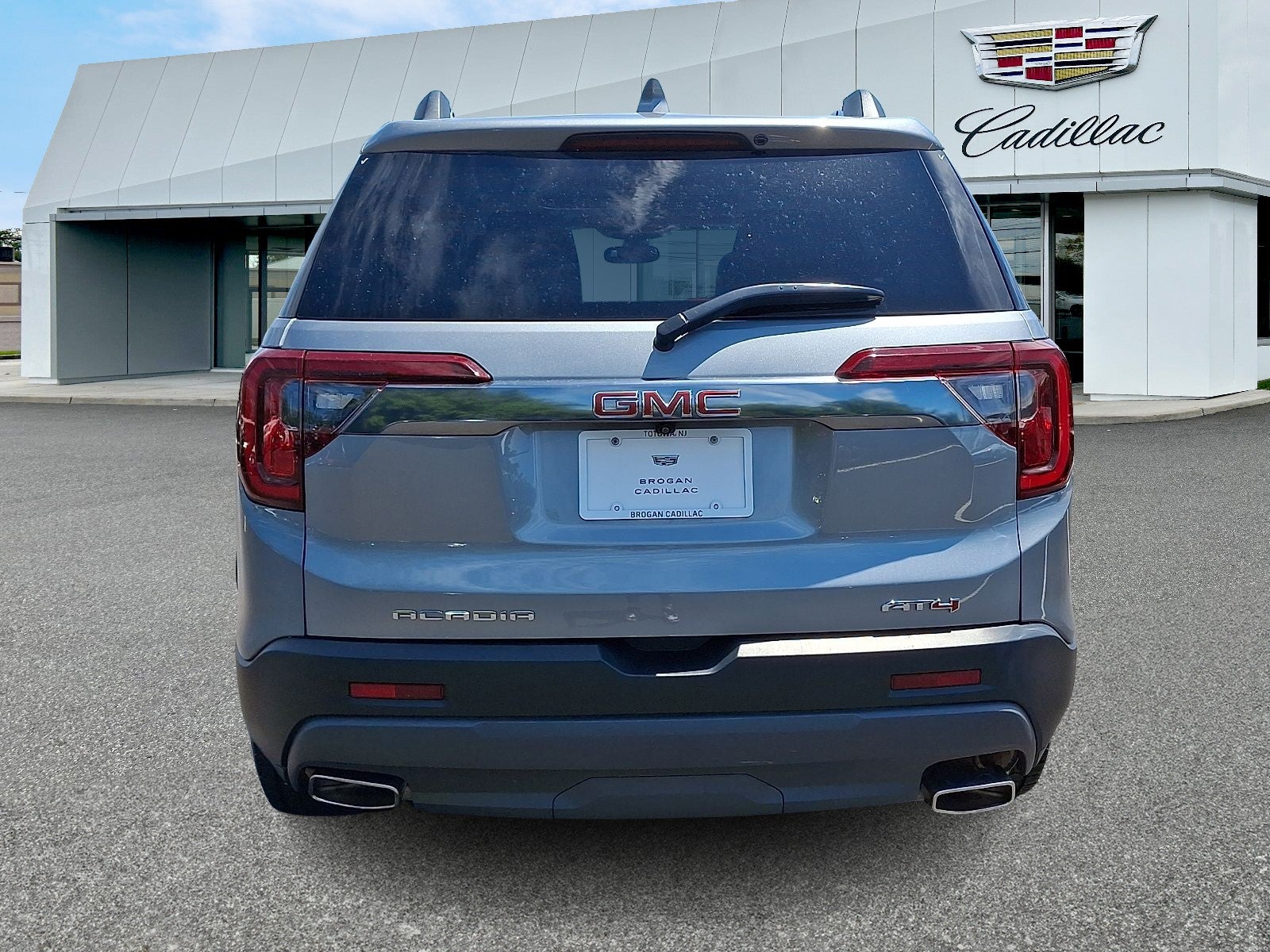 2023 GMC Acadia AT4