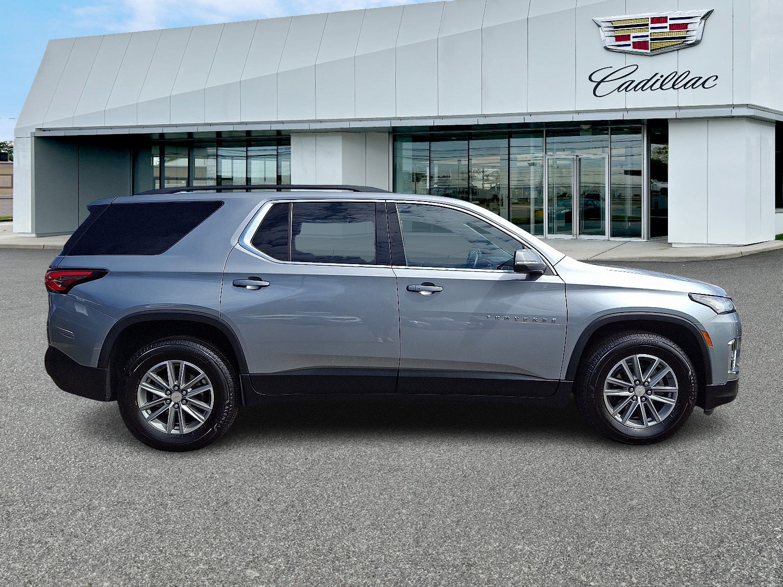 2023 Chevrolet Traverse LT Leather