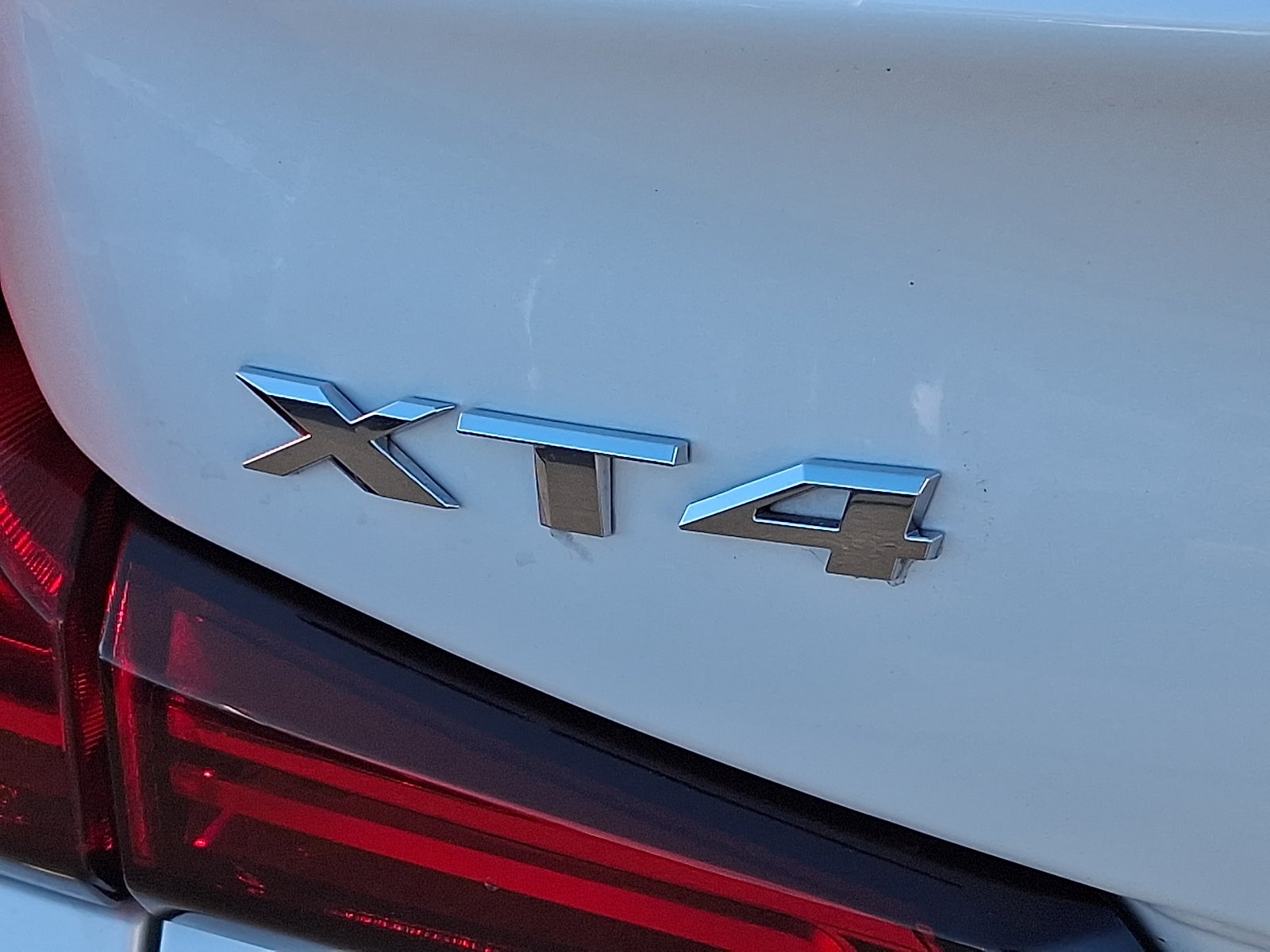 2024 Cadillac XT4 Luxury