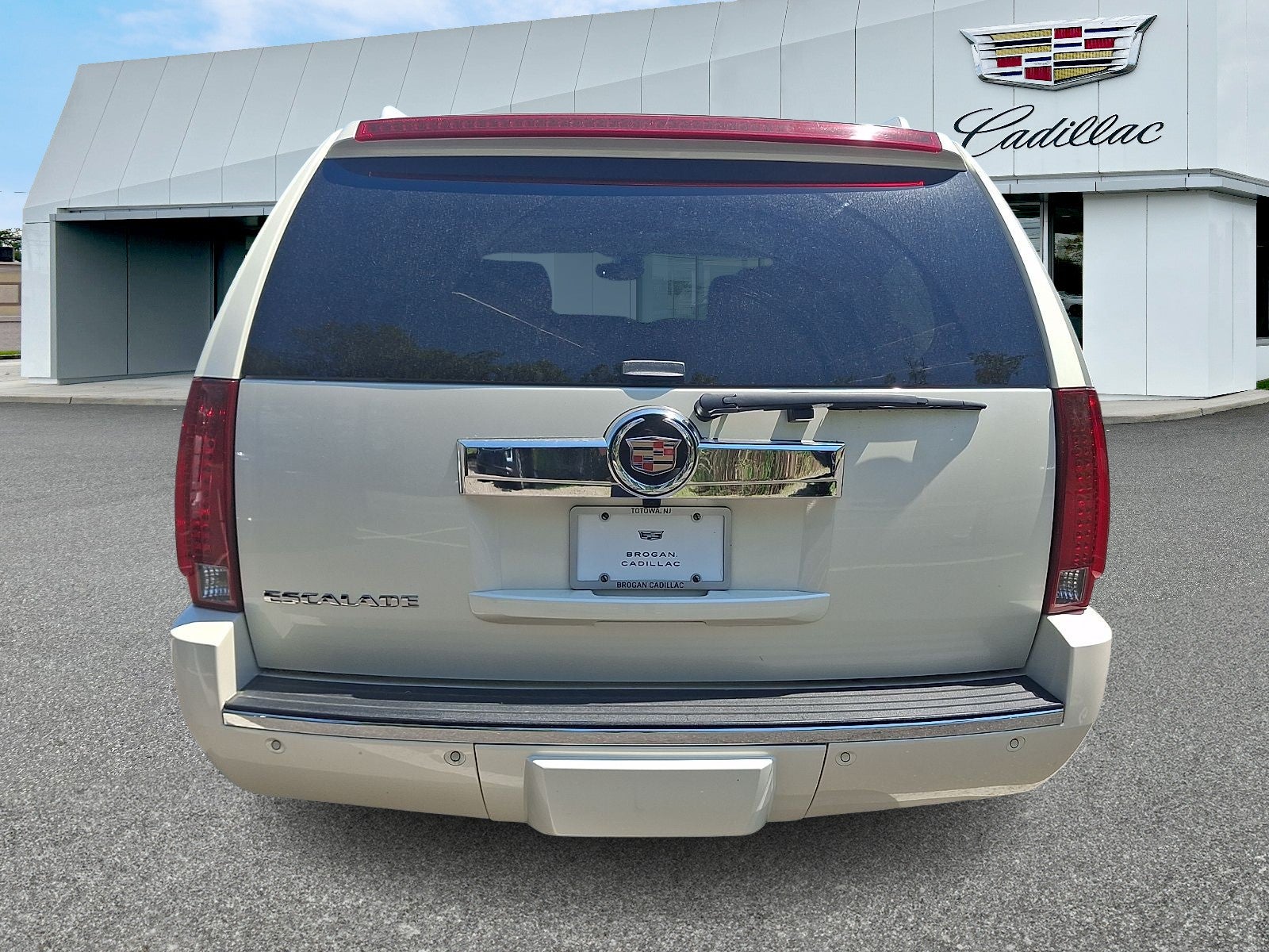 2007 Cadillac Escalade Standard