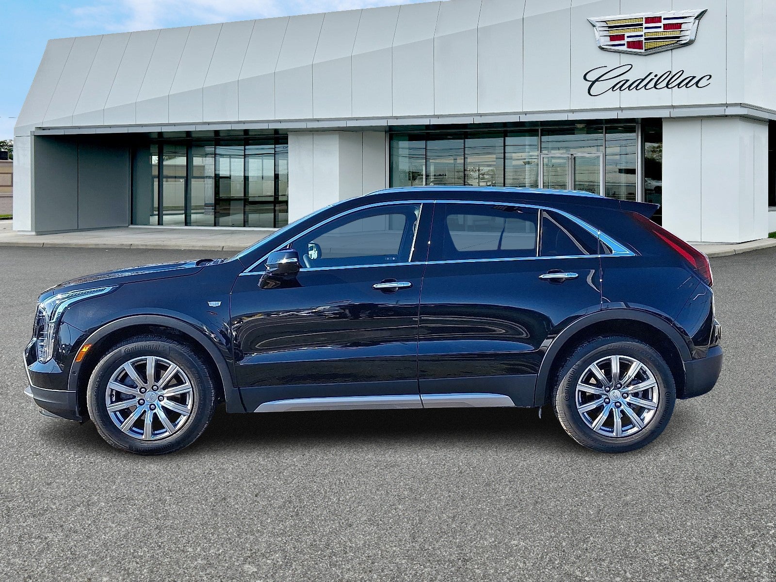 2022 Cadillac XT4 Premium Luxury