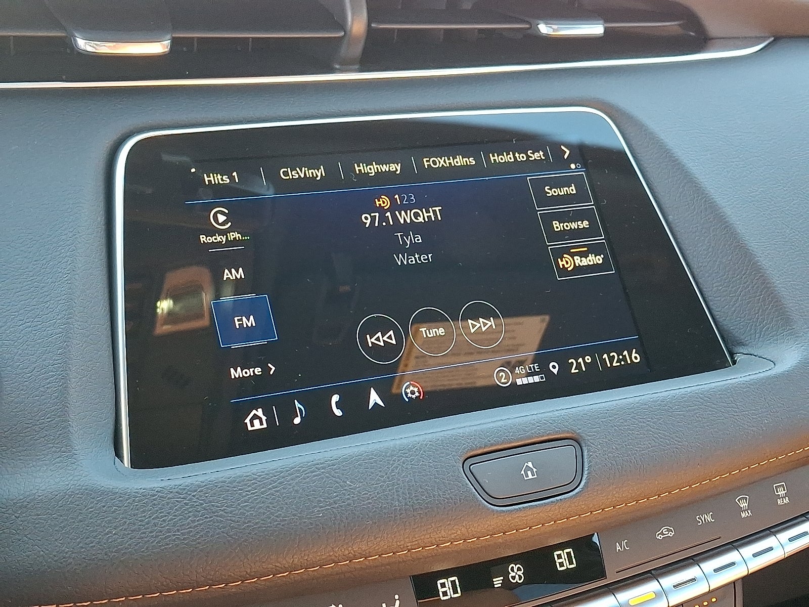 2022 Cadillac XT4 Premium Luxury