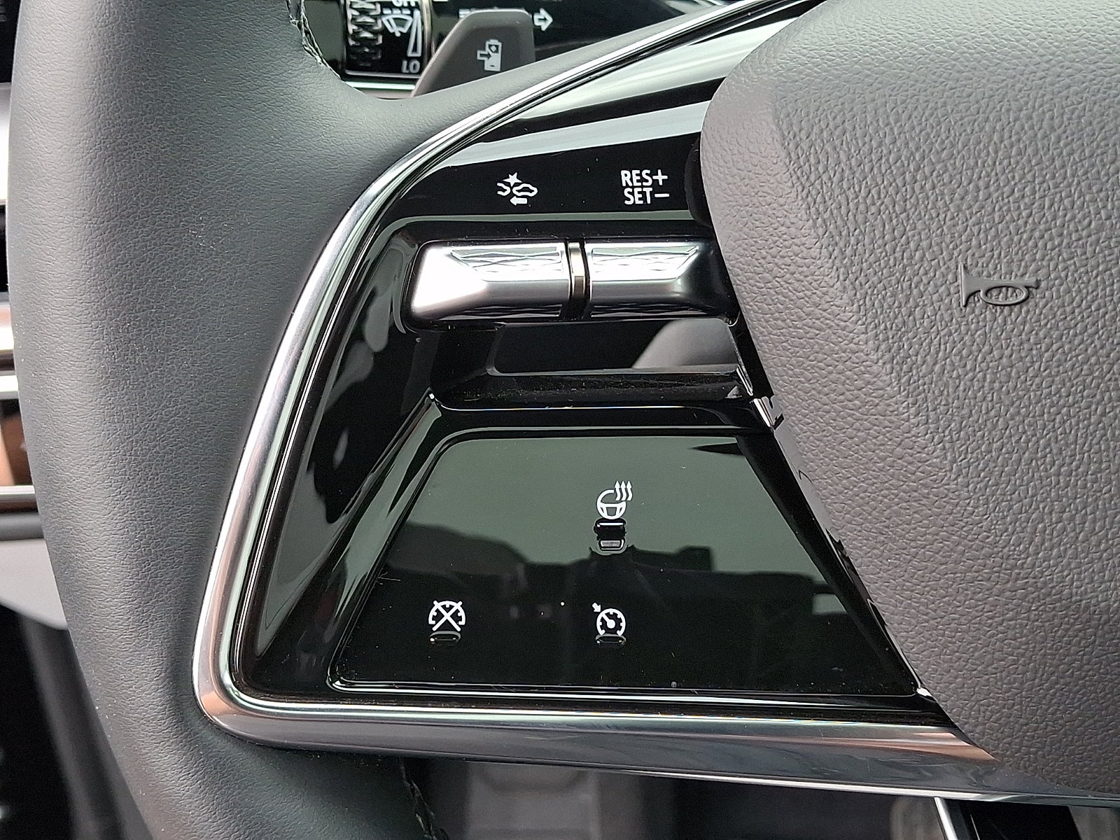2025 Cadillac LYRIQ Luxury 1