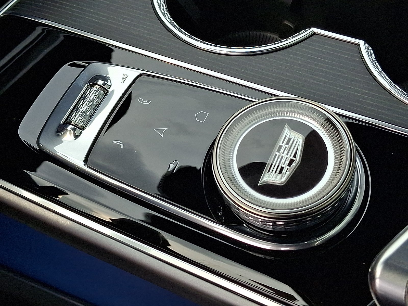 2025 Cadillac LYRIQ Luxury 1