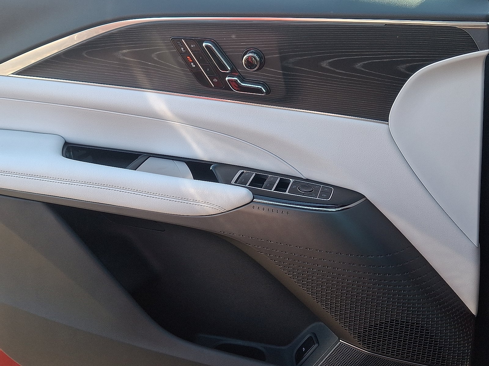 2024 Cadillac LYRIQ Luxury 1