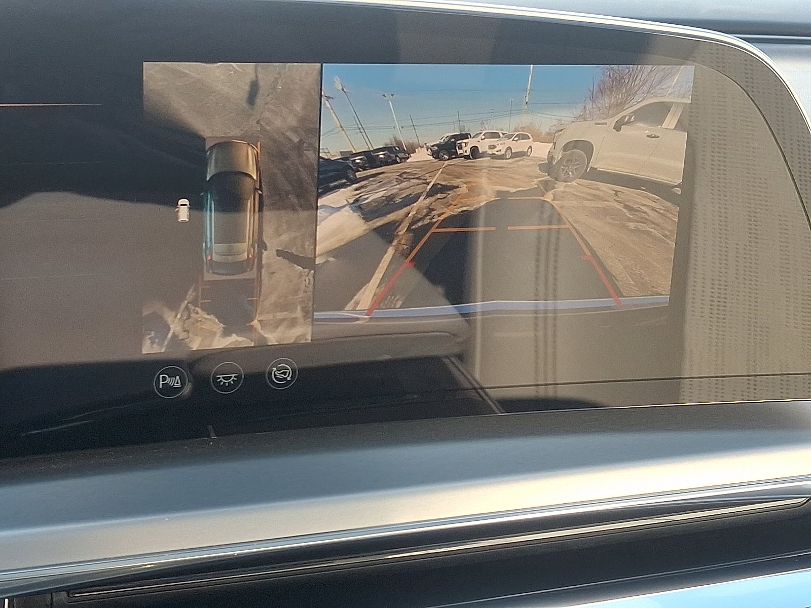 2024 Cadillac LYRIQ Luxury 1