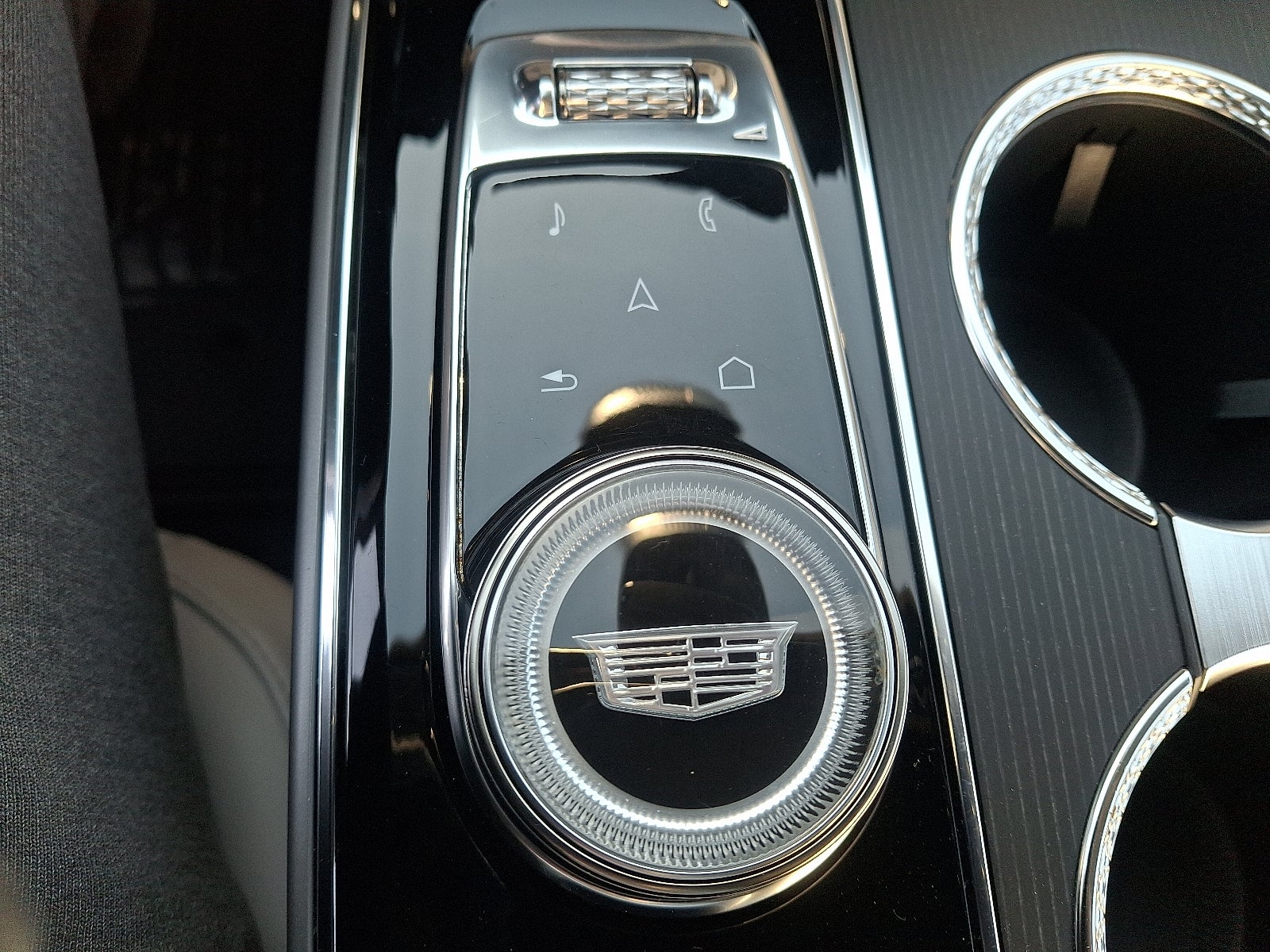 2024 Cadillac LYRIQ Luxury 1