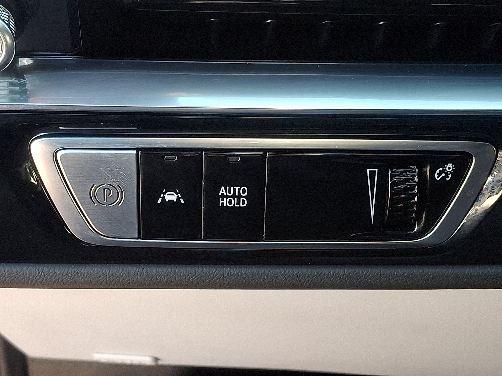 2024 Cadillac LYRIQ Luxury 1