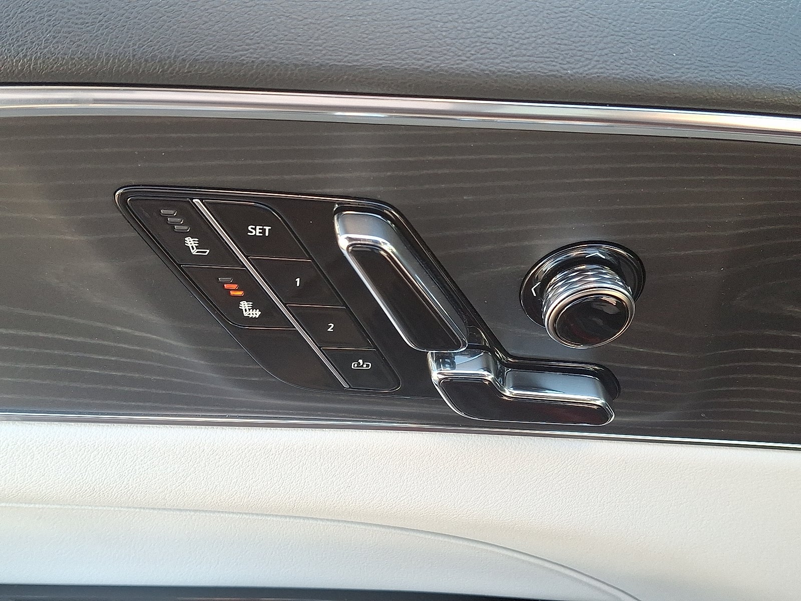 2024 Cadillac LYRIQ Luxury 1