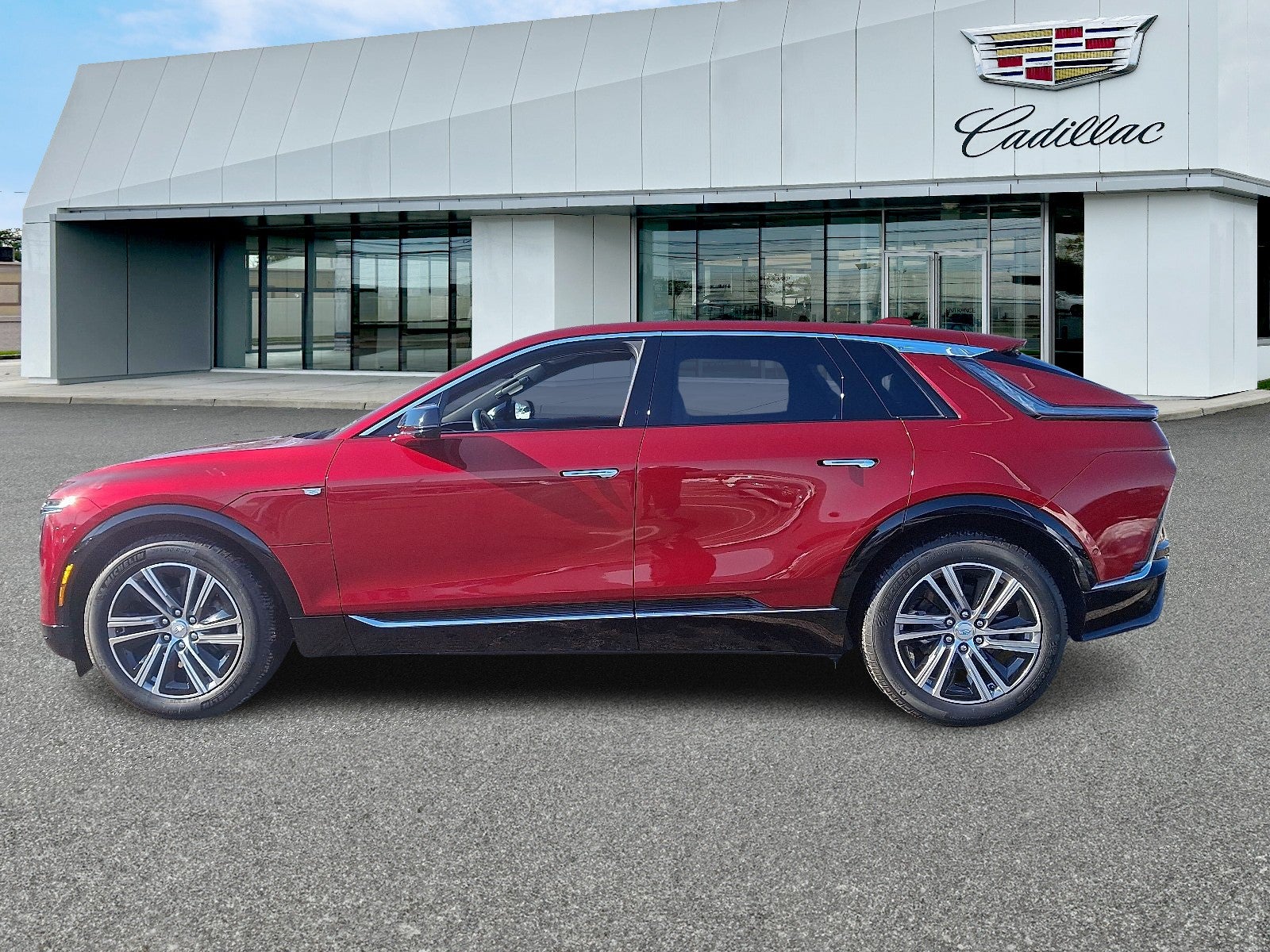 2024 Cadillac LYRIQ Luxury 1