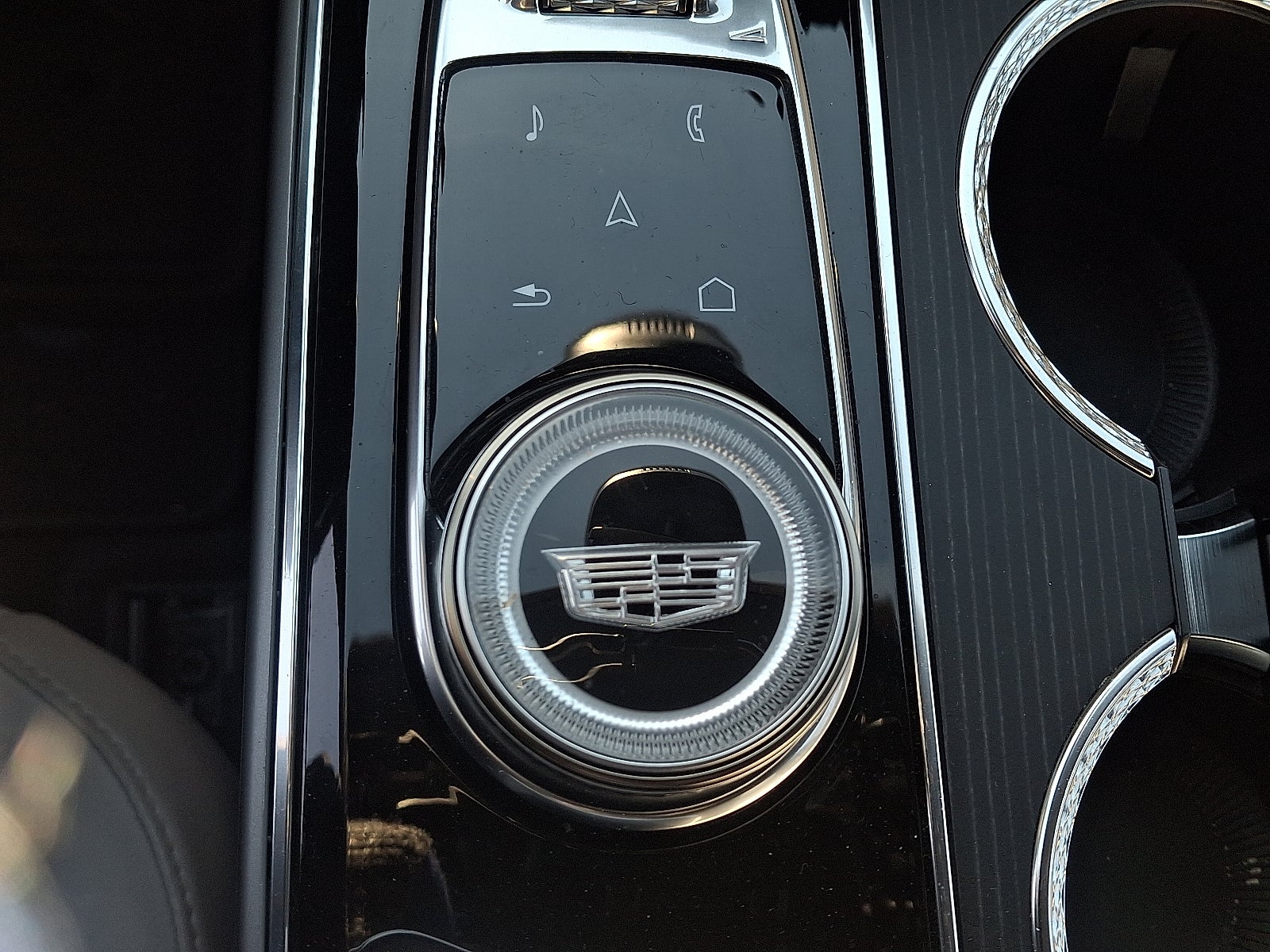 2024 Cadillac LYRIQ Luxury 1