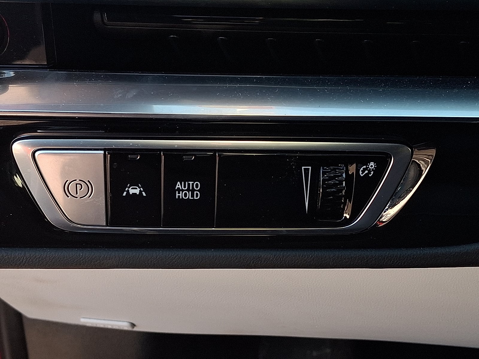 2024 Cadillac LYRIQ Luxury 1