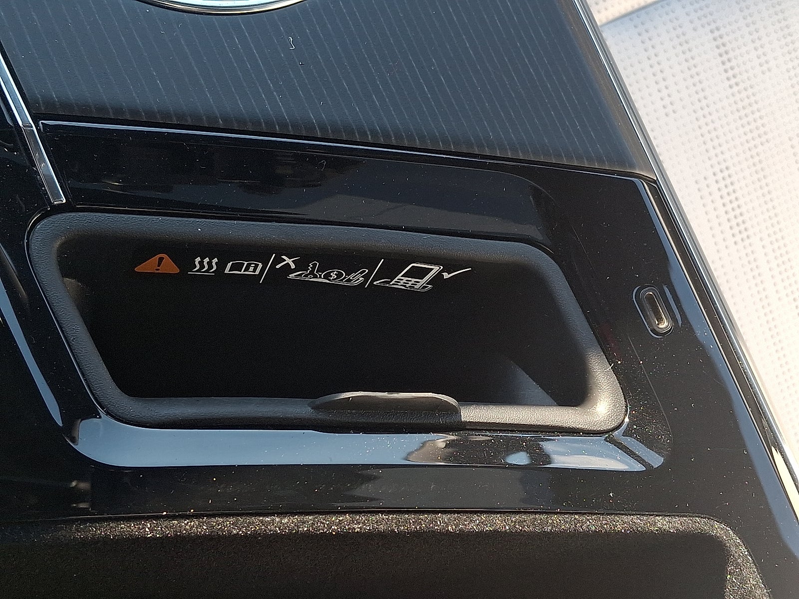 2024 Cadillac LYRIQ Luxury 1