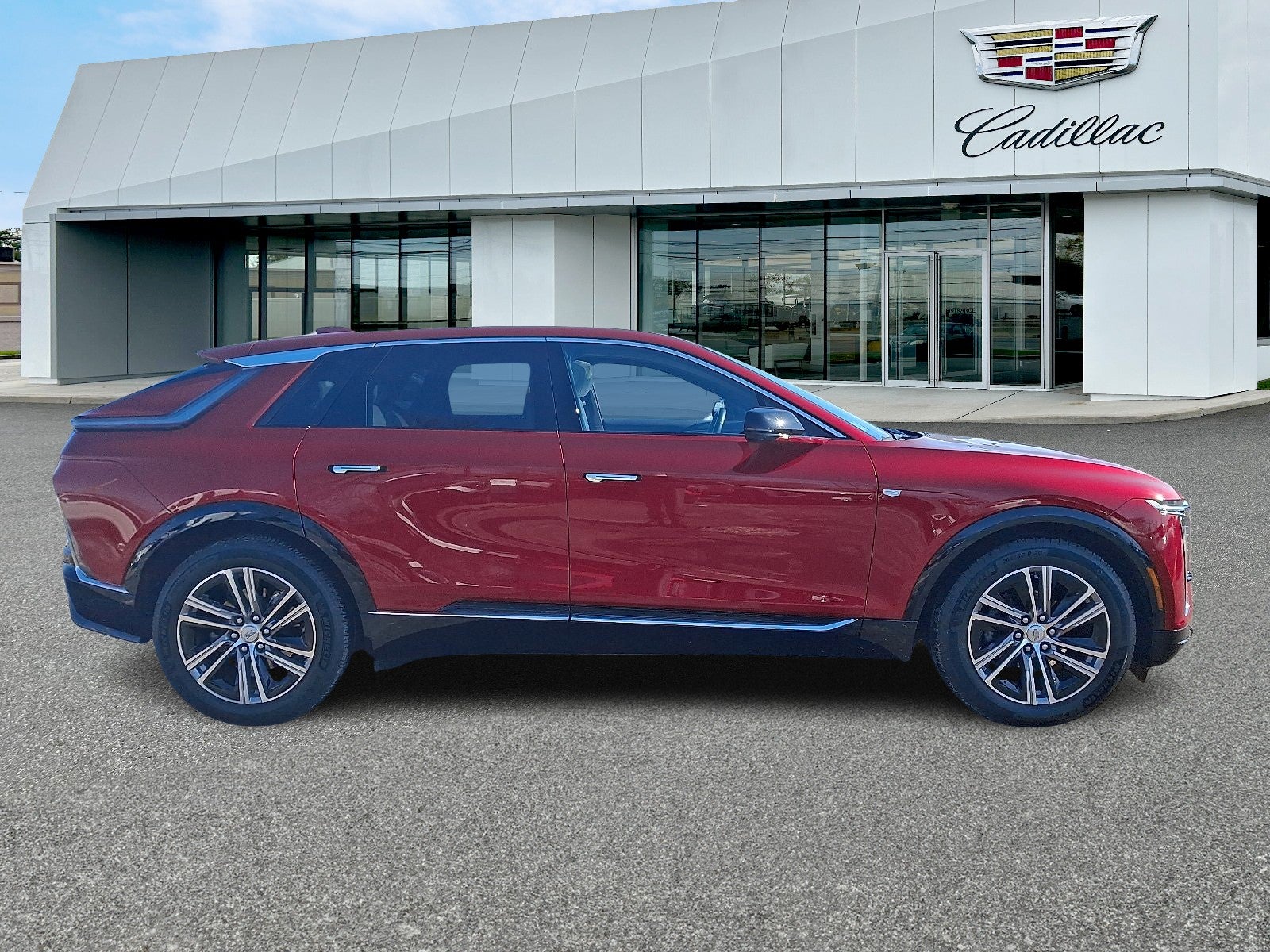 2024 Cadillac LYRIQ Luxury 1