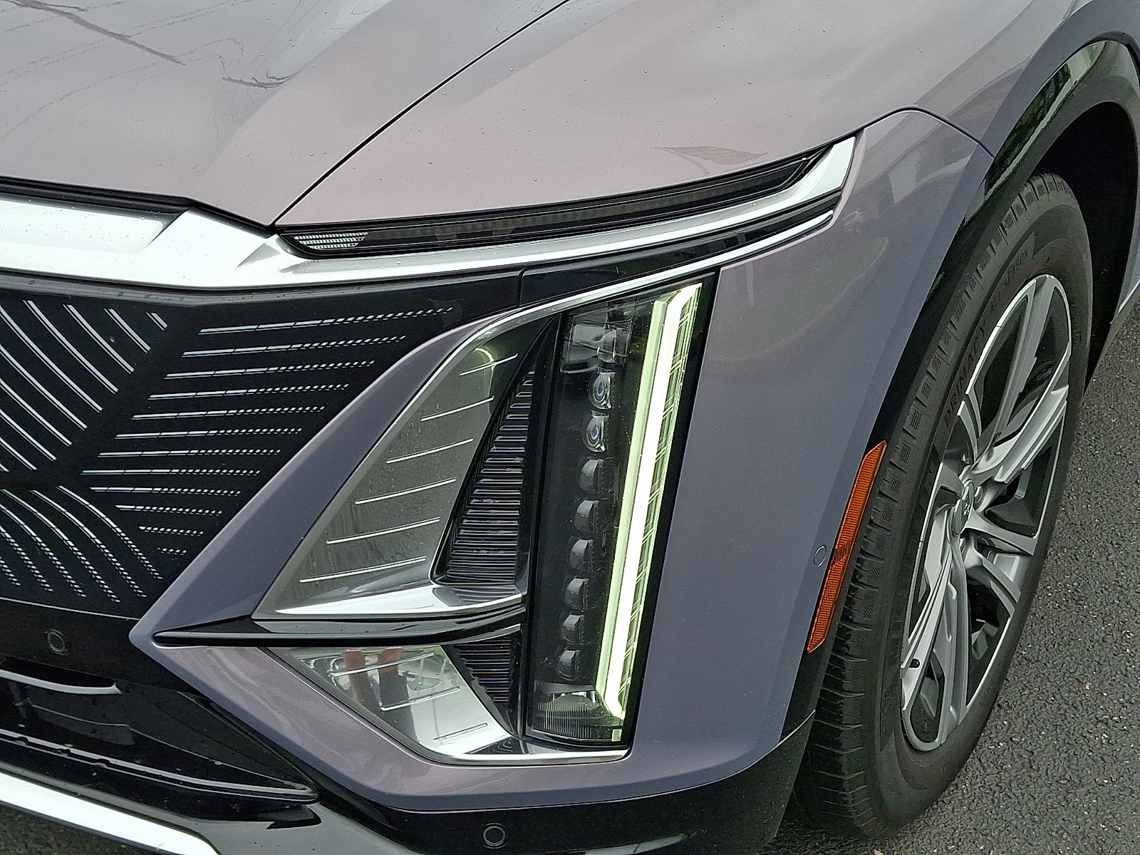 2024 Cadillac LYRIQ Luxury 1