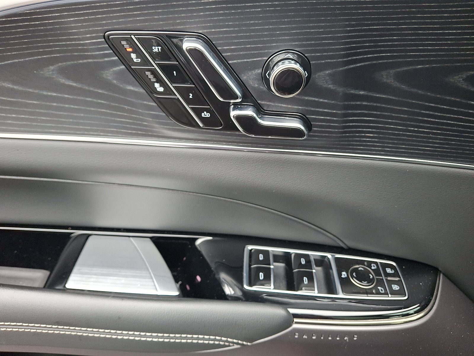 2024 Cadillac LYRIQ Luxury 1