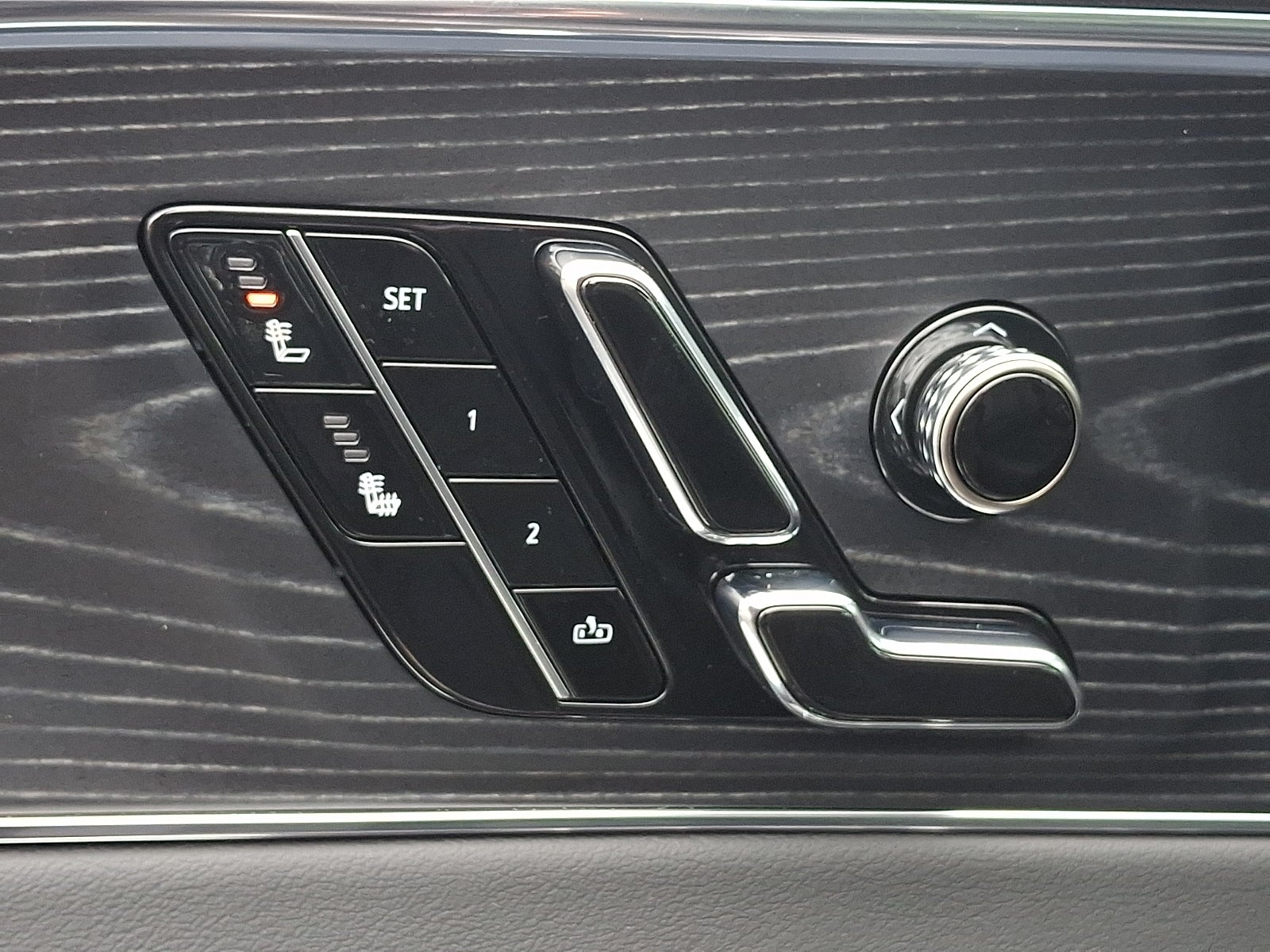 2024 Cadillac LYRIQ Luxury 1