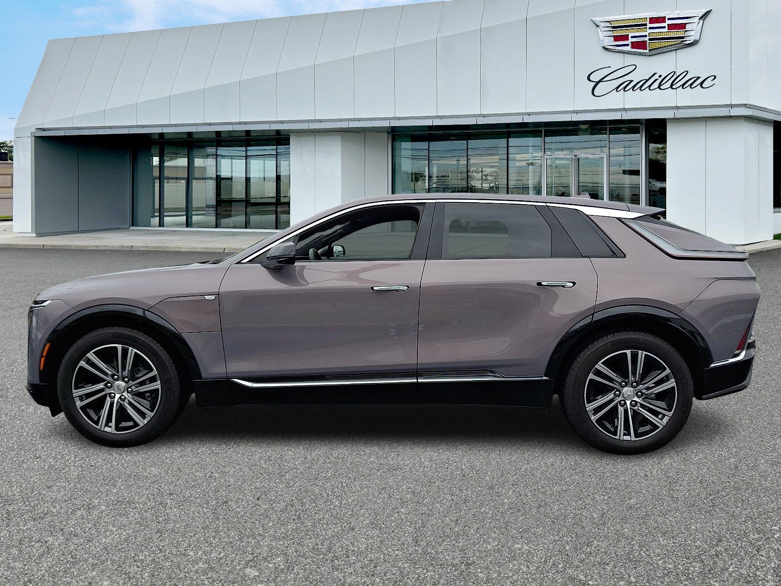 2024 Cadillac LYRIQ Luxury 1