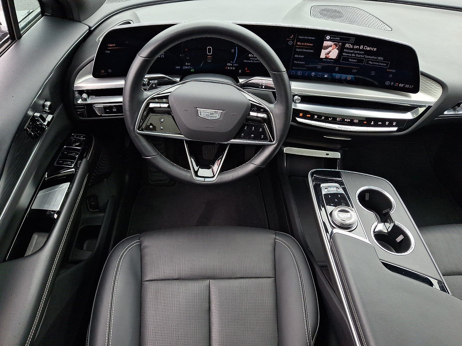 2024 Cadillac LYRIQ Luxury 1