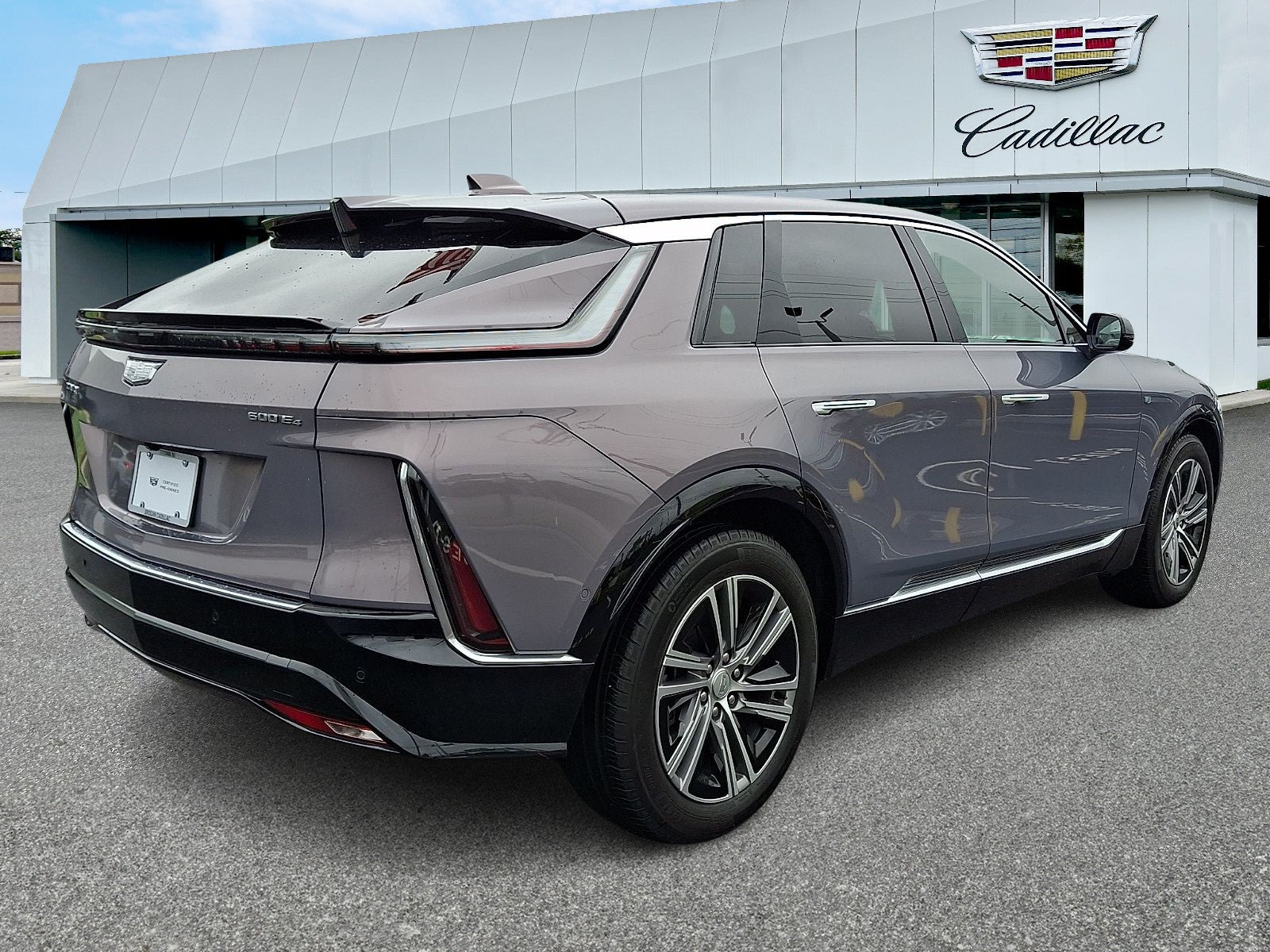 2024 Cadillac LYRIQ Luxury 1
