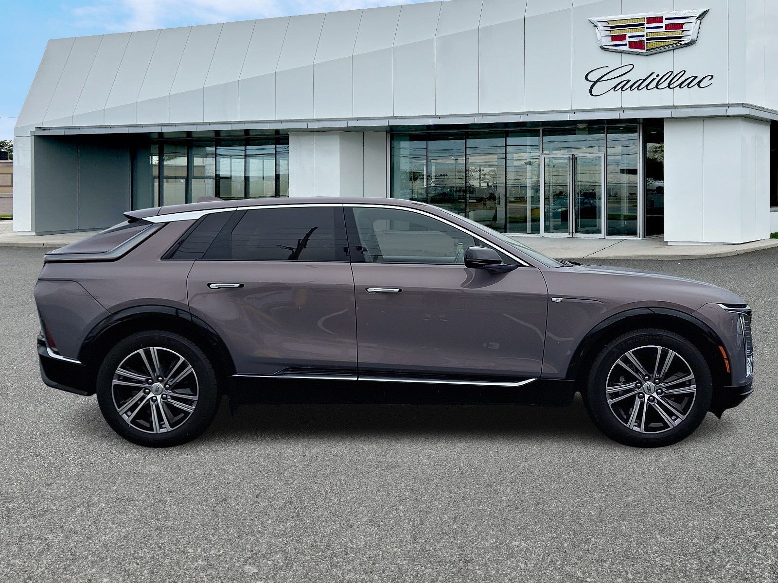 2024 Cadillac LYRIQ Luxury 1