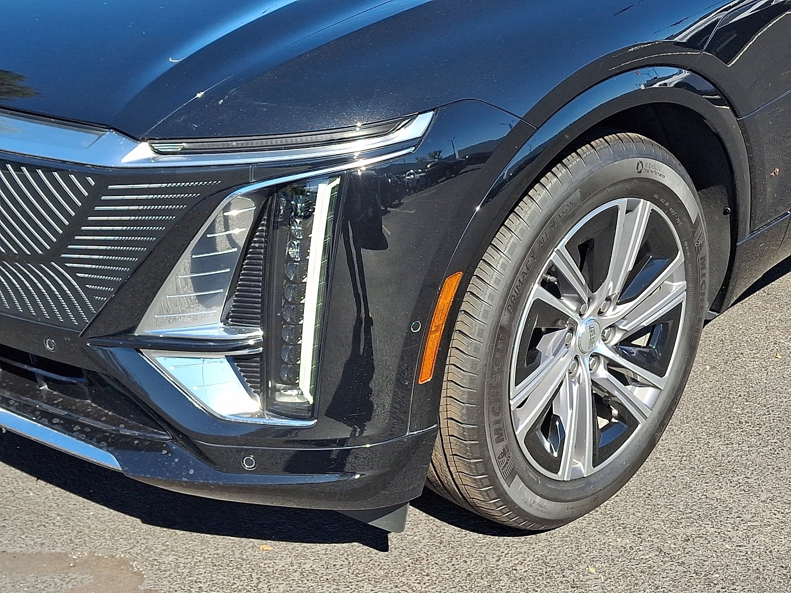 2024 Cadillac LYRIQ Luxury 2
