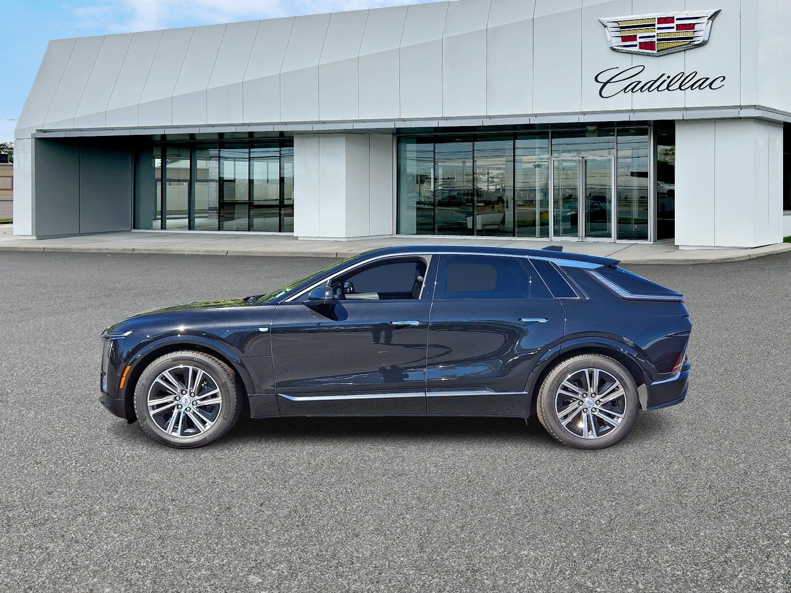 2024 Cadillac LYRIQ Luxury 2