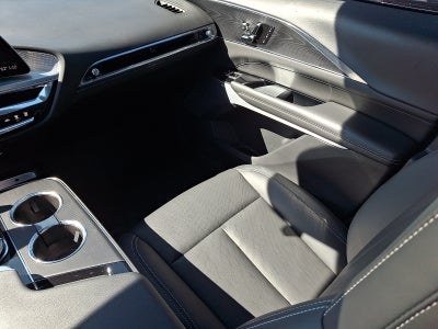 2024 Cadillac LYRIQ Luxury 2