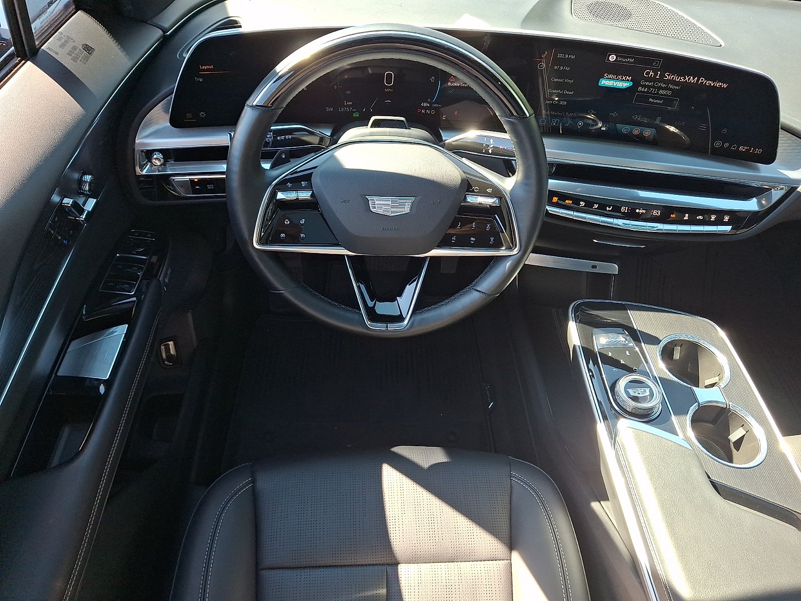 2024 Cadillac LYRIQ Luxury 2