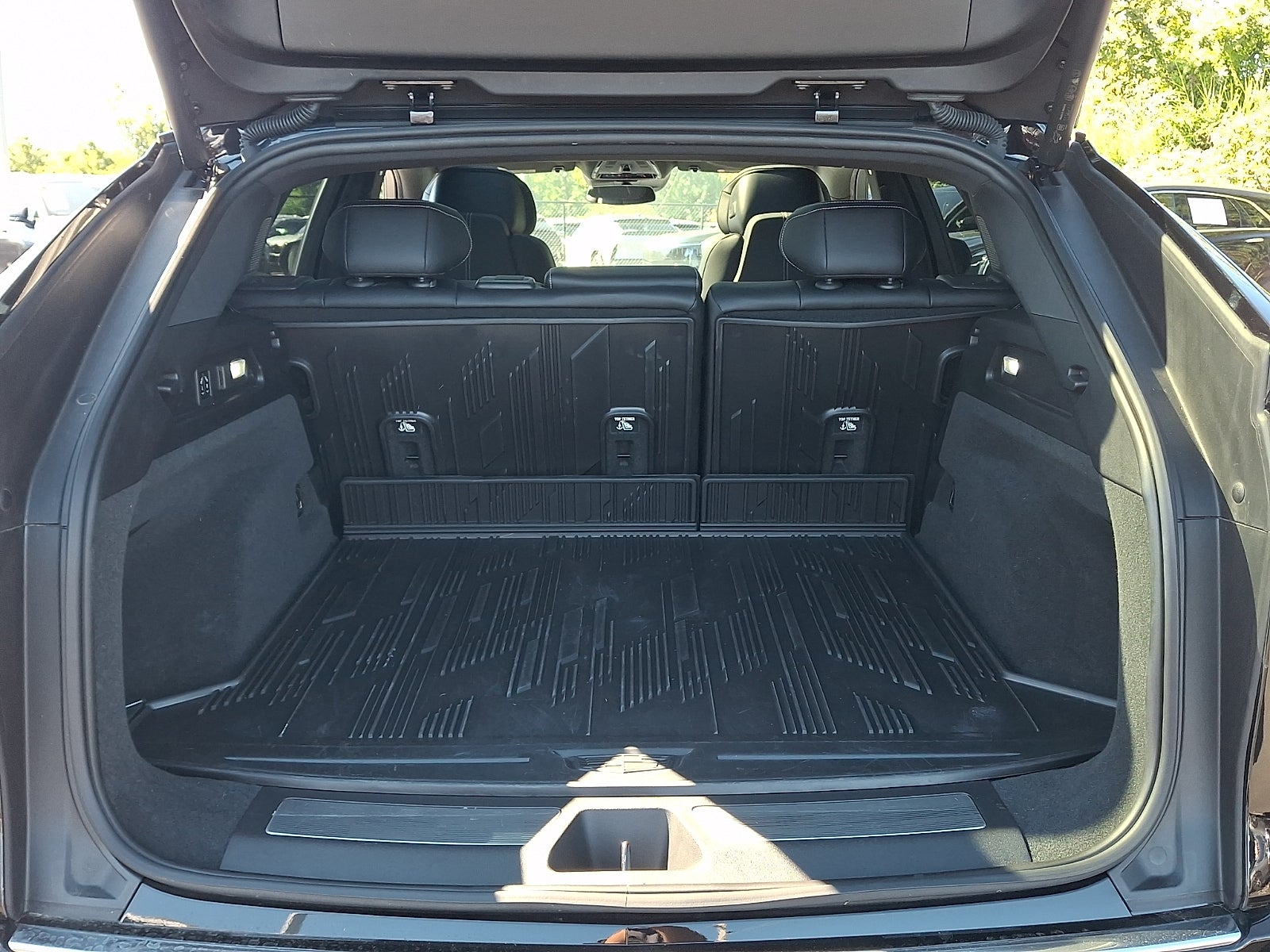 2024 Cadillac LYRIQ Luxury 2
