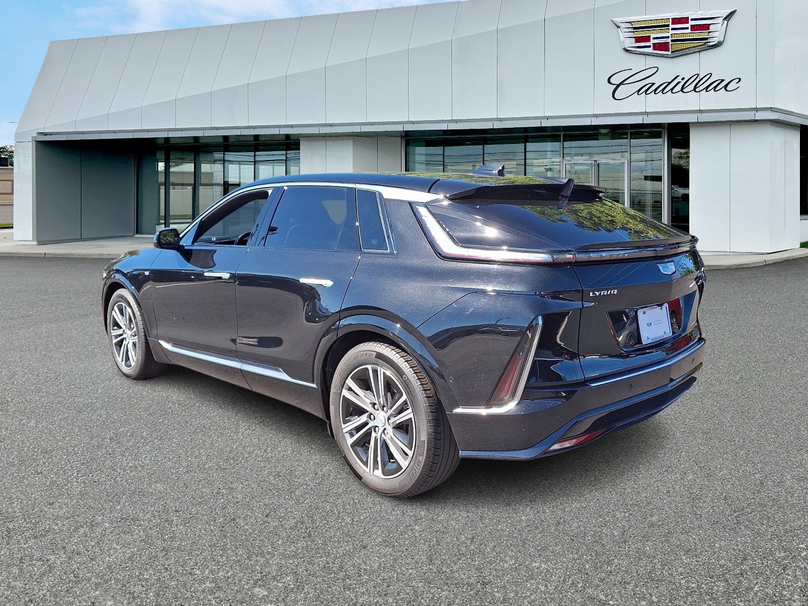 2024 Cadillac LYRIQ Luxury 2
