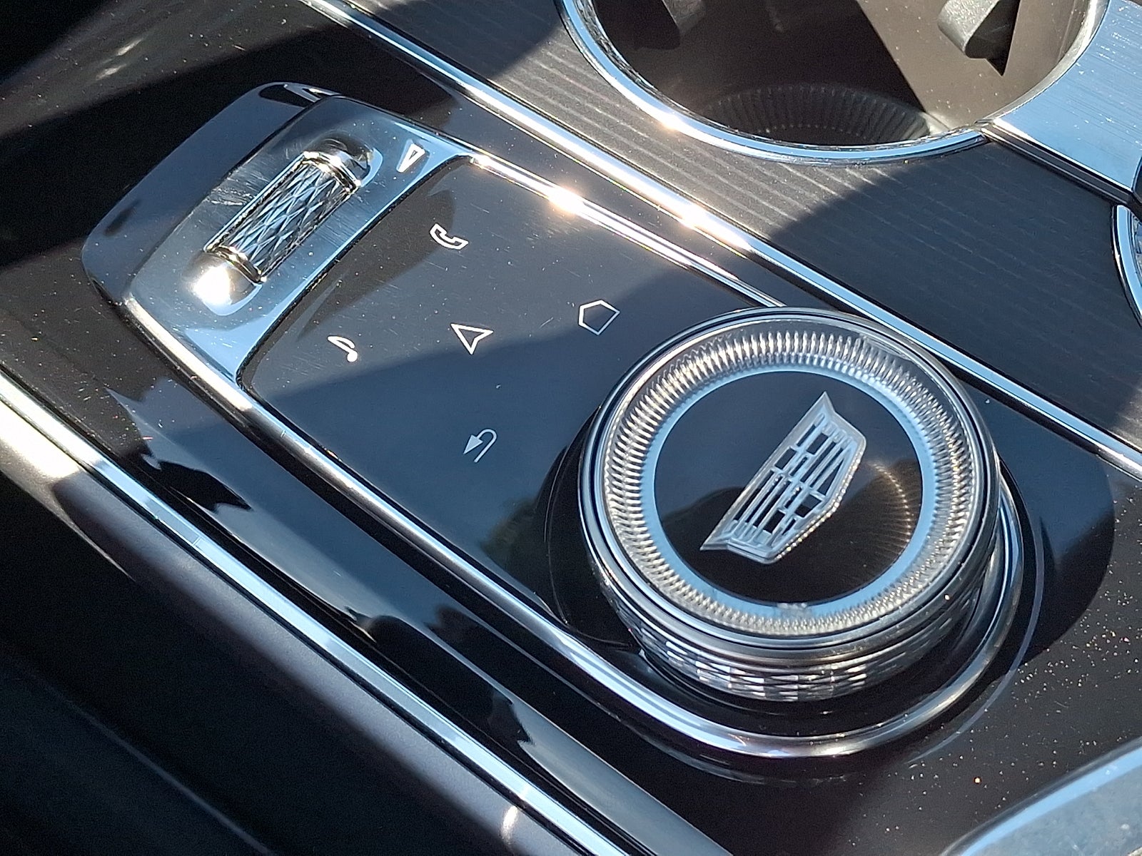 2024 Cadillac LYRIQ Luxury 2