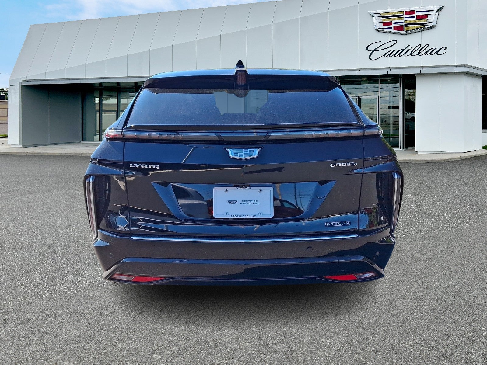 2024 Cadillac LYRIQ Luxury 2