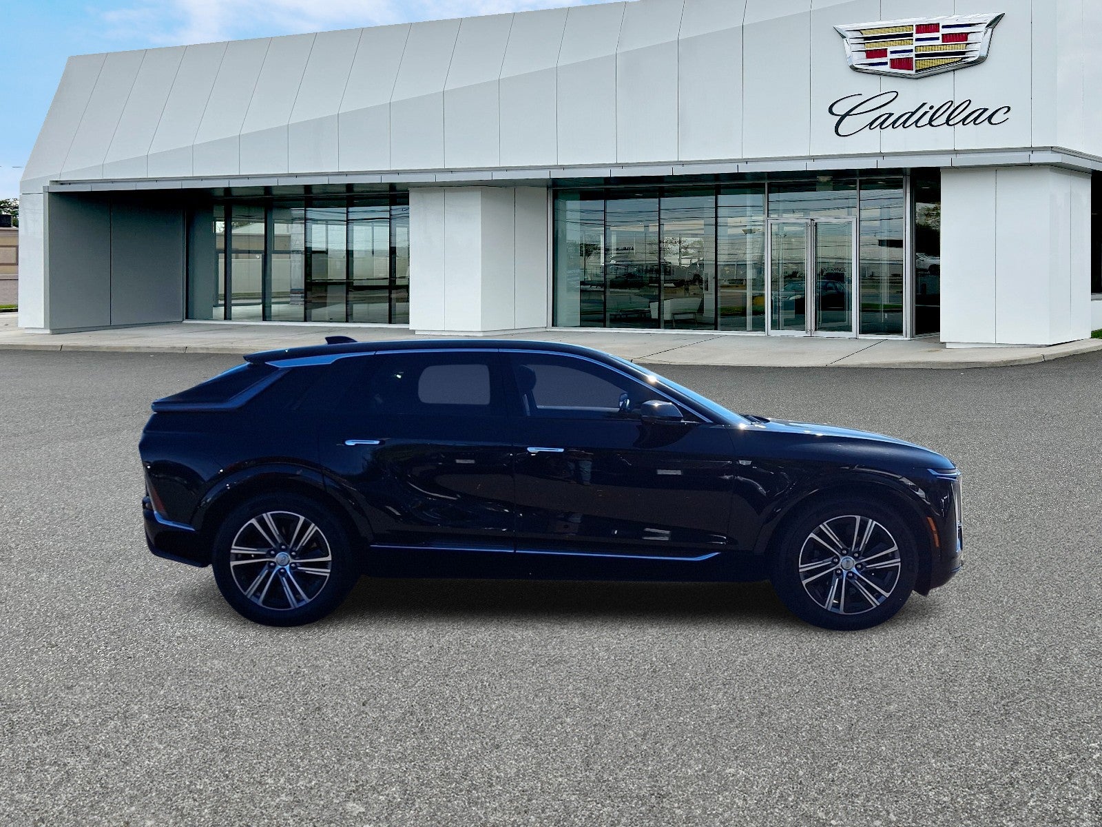 2024 Cadillac LYRIQ Luxury 2