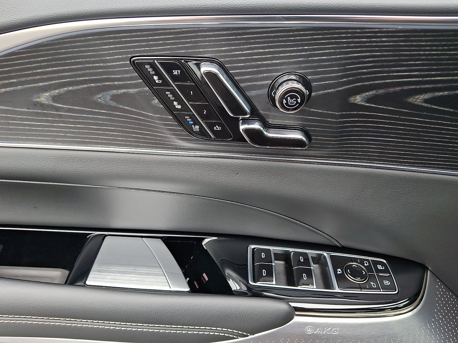 2024 Cadillac LYRIQ Luxury 3