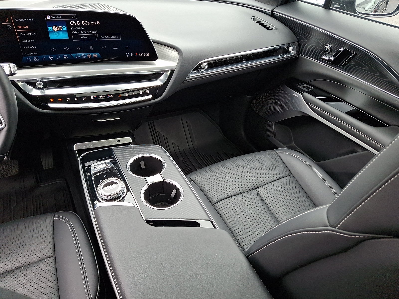 2024 Cadillac LYRIQ Luxury 3