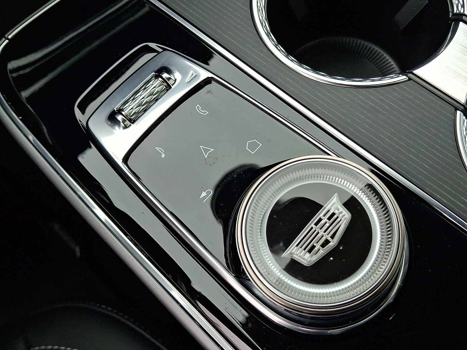 2024 Cadillac LYRIQ Luxury 3