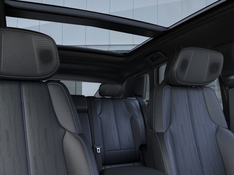 2025 Cadillac LYRIQ Luxury 3