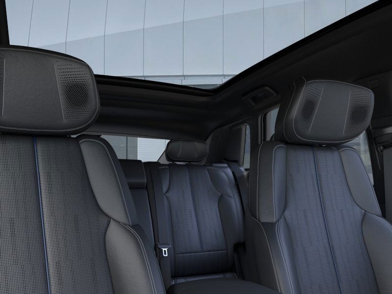 2025 Cadillac LYRIQ Luxury 3