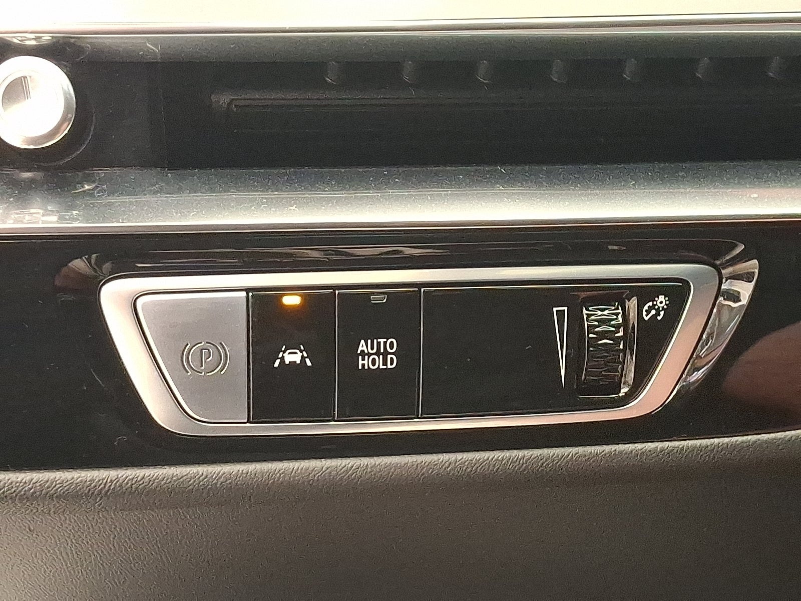 2025 Cadillac LYRIQ Luxury 3