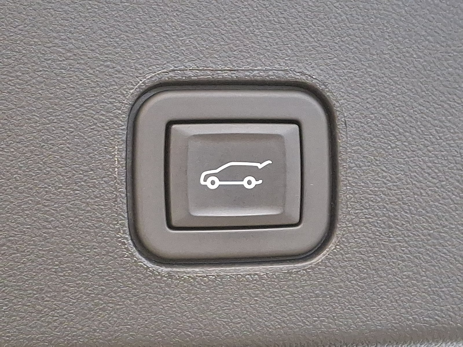 2025 Cadillac LYRIQ Luxury 3